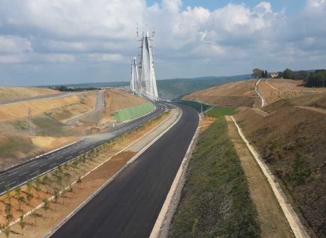 3.Boğaz Köprüsü Ve Kuzey Marmara Otoyolu Projesi Otoyol Güzergahı Üstyapı Yapım İşleri